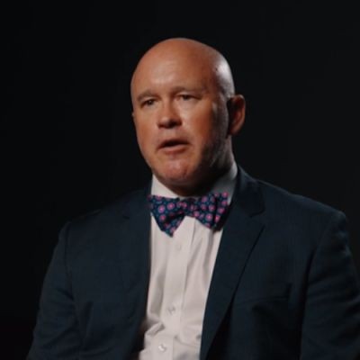 Dr David E. Martin