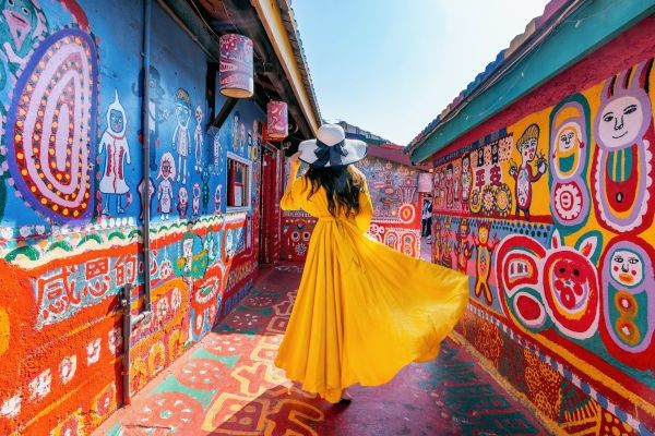 The Mood Boosting Benefits of Primary Colors in the Home