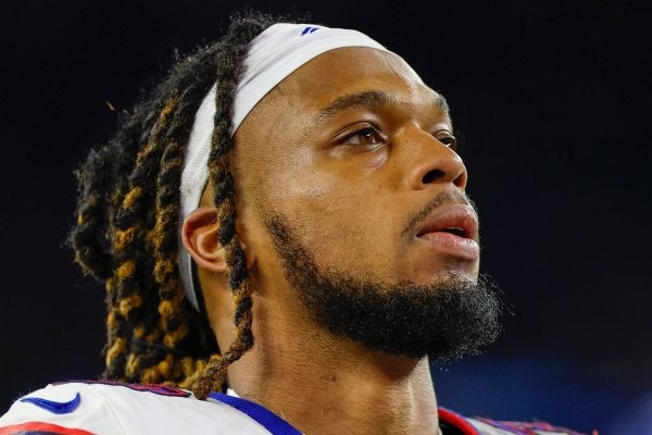 What happened to Damar Hamlin on the field?