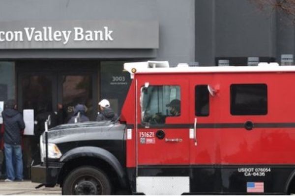 Silicon Valley Bank collapse spooks investors
