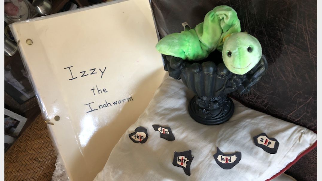 Adventures in Reading & Fun with Phonics  #30  "Izzy the Inchworm" short /i/ review.